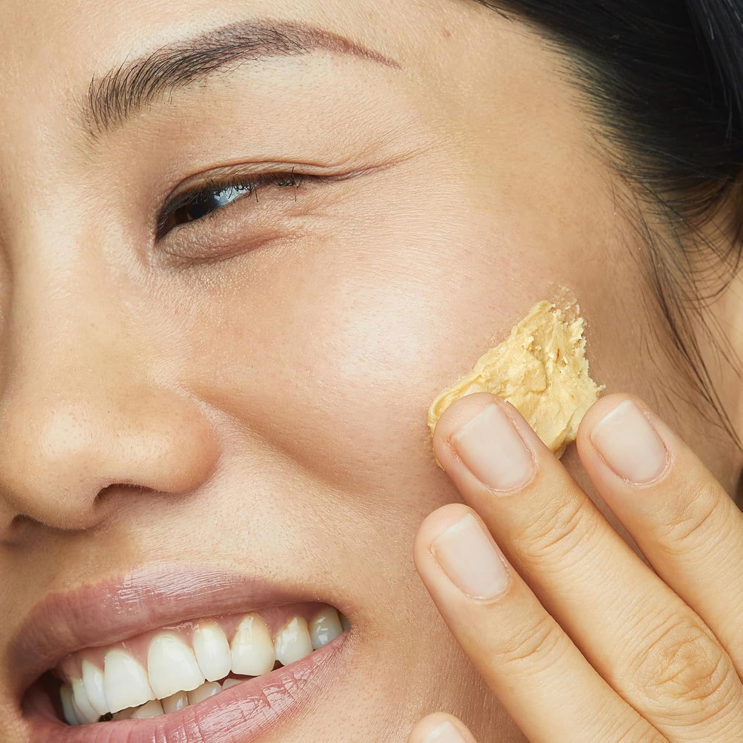 This dual-action vitamin C face mask polishes away dull skin while promoting a refreshed, healthy glow.