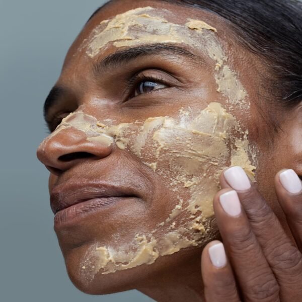 Polish away impurities and nourish skin with Obagi Professional-C Mask for a luminous, healthy complexion.